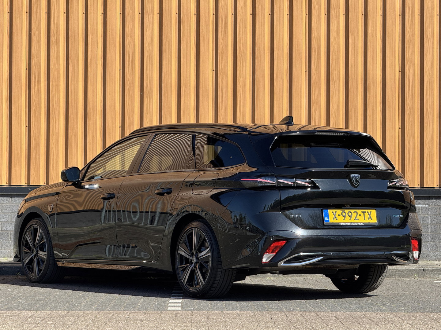 Peugeot 308 SW 1.6 Plug-in Hybrid 225 GT | Apple Carplay | Android Auto | 360° Camera | Adaptieve Cruise Control | Lane Assist | Stuurverwarming | Sfeerverlichting | DAB+ | Memory Stoel |