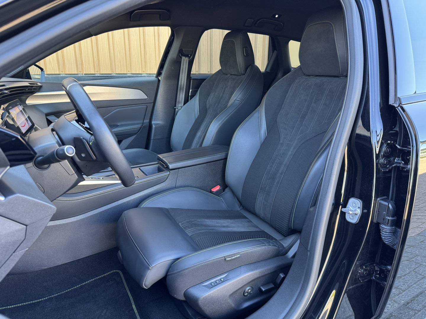 Peugeot 308 SW 1.6 Plug-in Hybrid 225 GT | Apple Carplay | Android Auto | 360° Camera | Adaptieve Cruise Control | Lane Assist | Stuurverwarming | Sfeerverlichting | DAB+ | Memory Stoel |