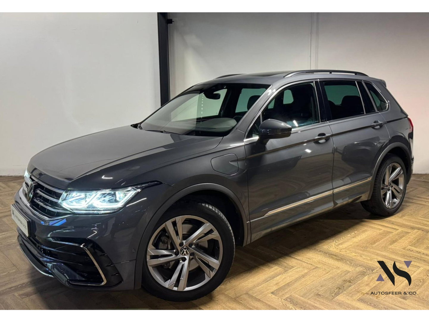 Volkswagen Tiguan 1.4 TSI eHybrid R-Line Business+ PANO KEYLESS CAM