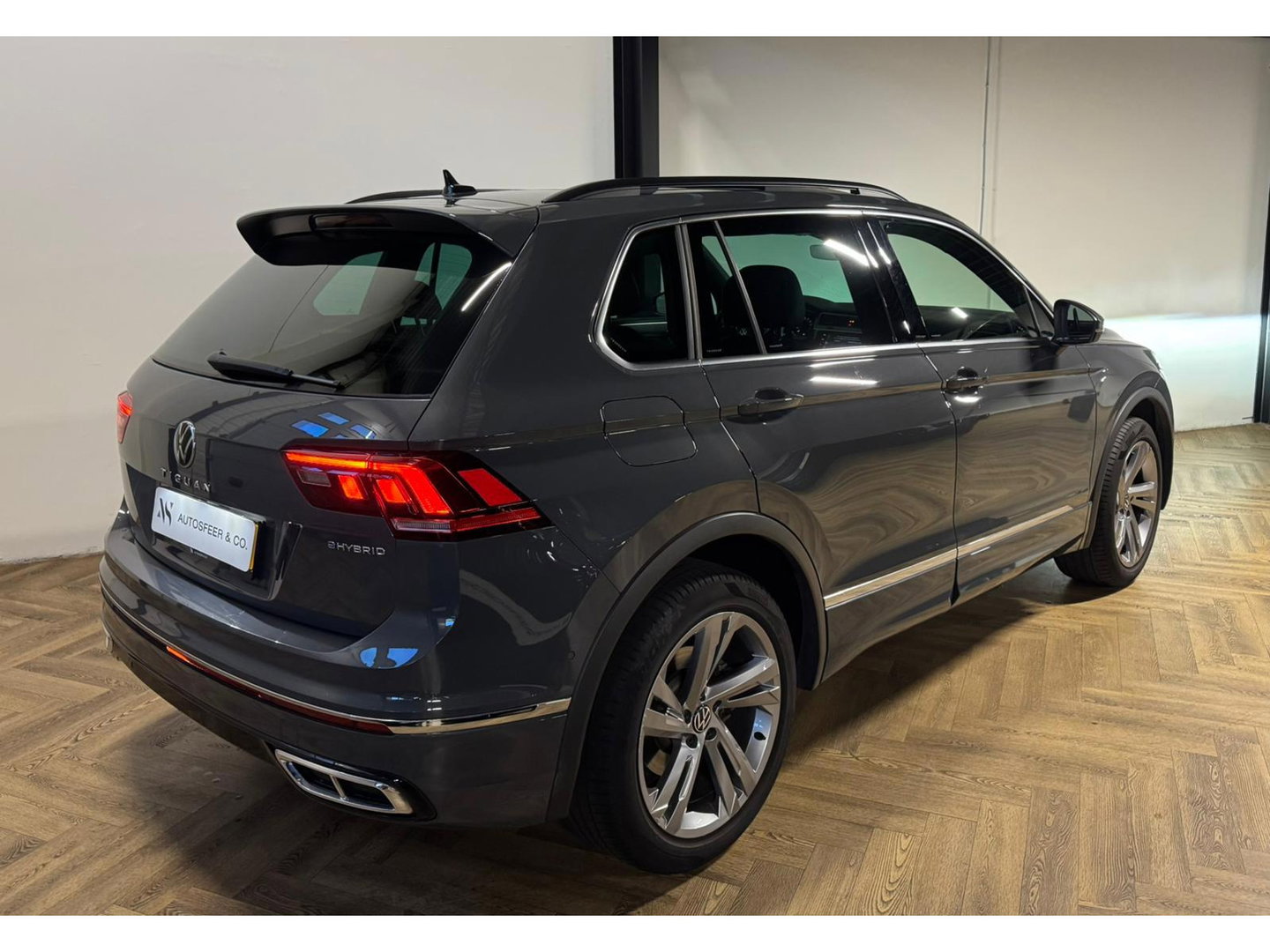 Volkswagen Tiguan 1.4 TSI eHybrid R-Line Business+ PANO KEYLESS CAM