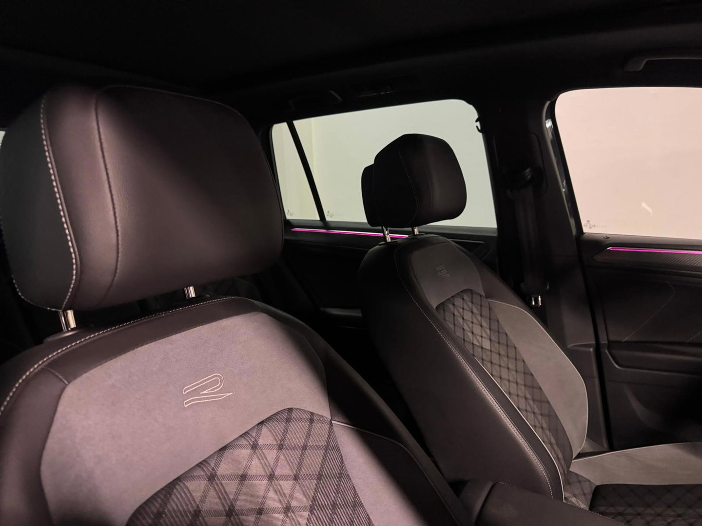 Volkswagen Tiguan 1.4 TSI eHybrid R-Line Business+ PANO KEYLESS CAM