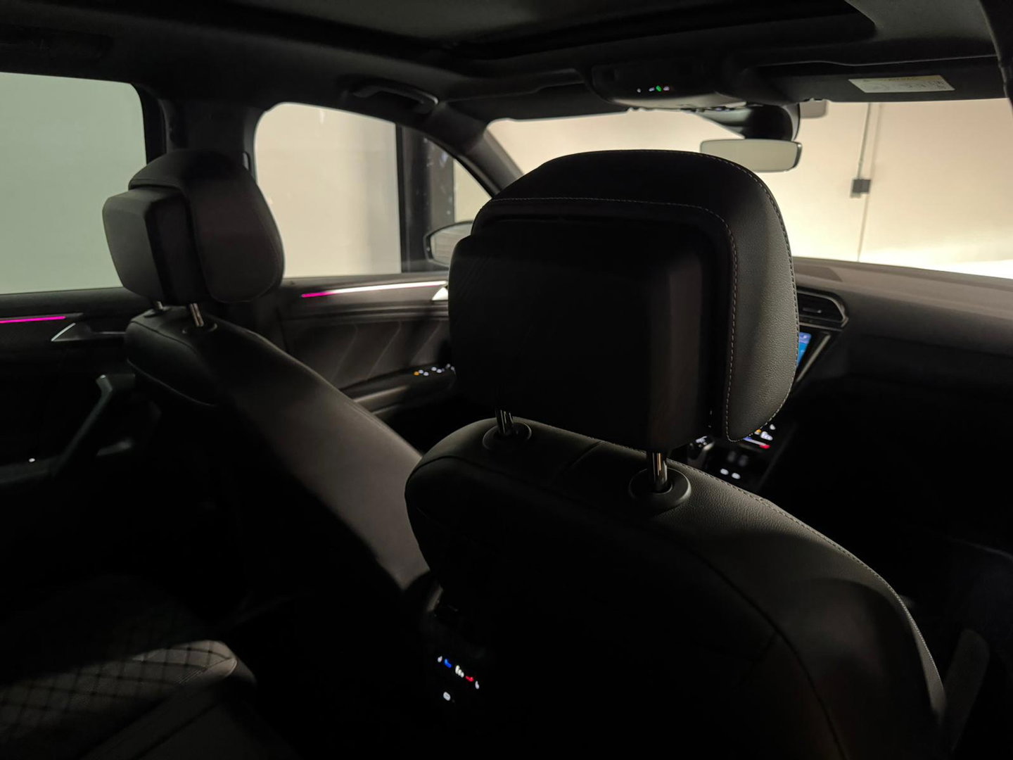 Volkswagen Tiguan 1.4 TSI eHybrid R-Line Business+ PANO KEYLESS CAM