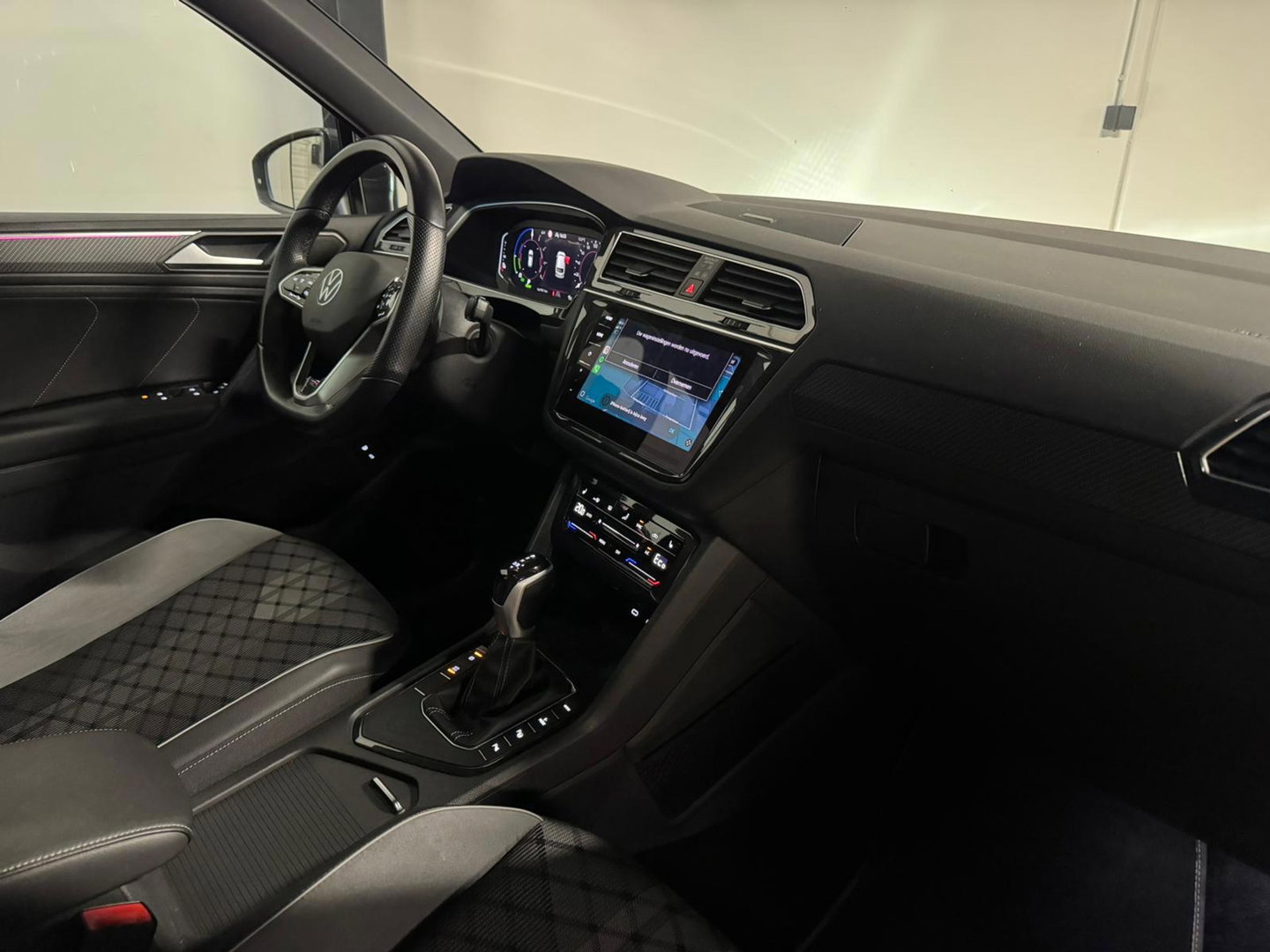 Volkswagen Tiguan 1.4 TSI eHybrid R-Line Business+ PANO KEYLESS CAM