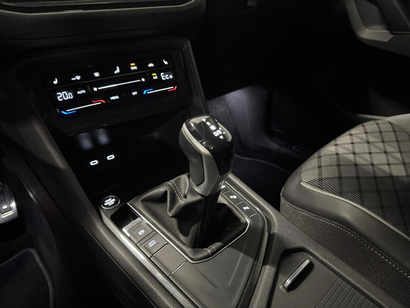 Volkswagen Tiguan 1.4 TSI eHybrid R-Line Business+ PANO KEYLESS CAM