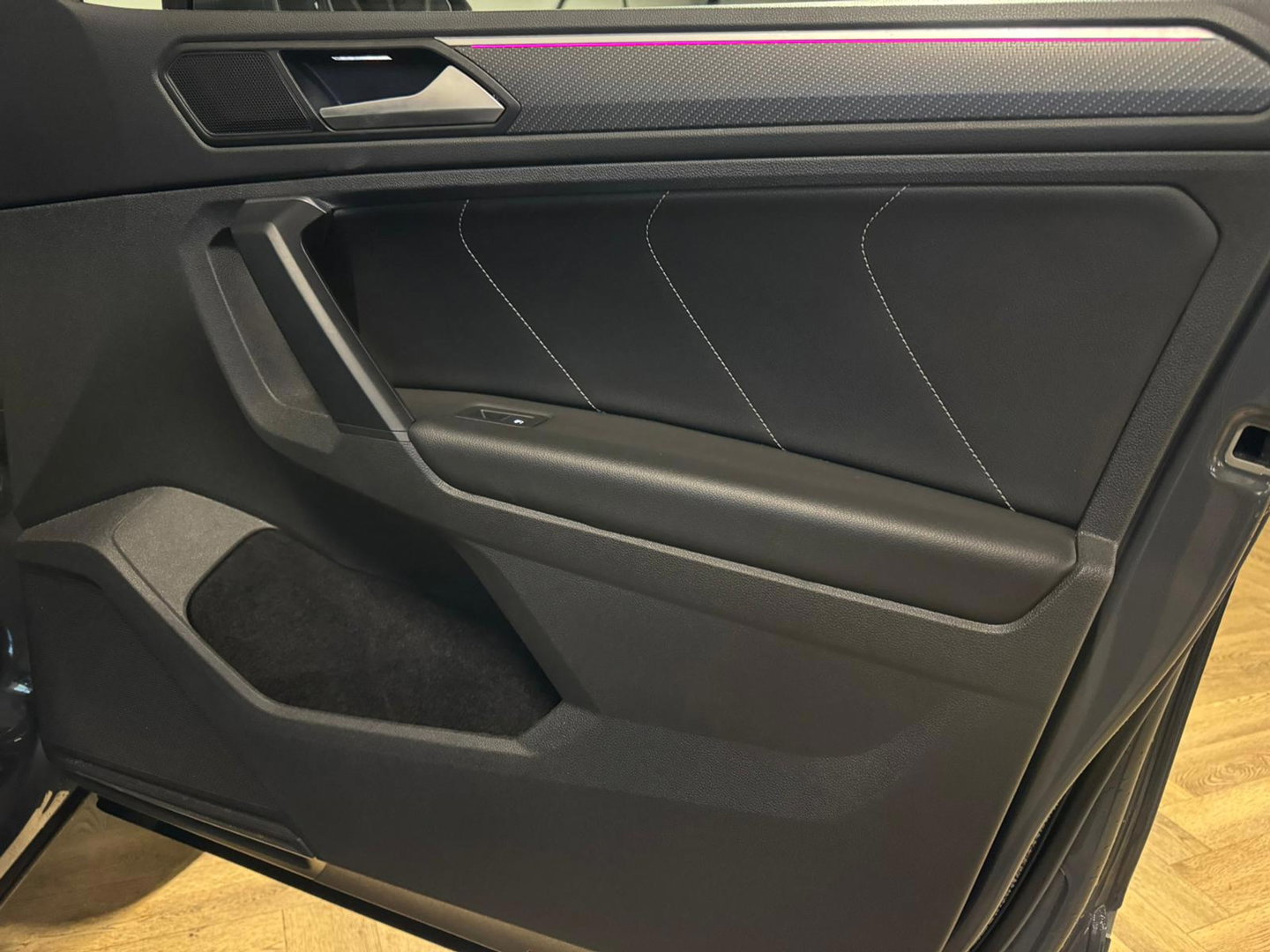 Volkswagen Tiguan 1.4 TSI eHybrid R-Line Business+ PANO KEYLESS CAM