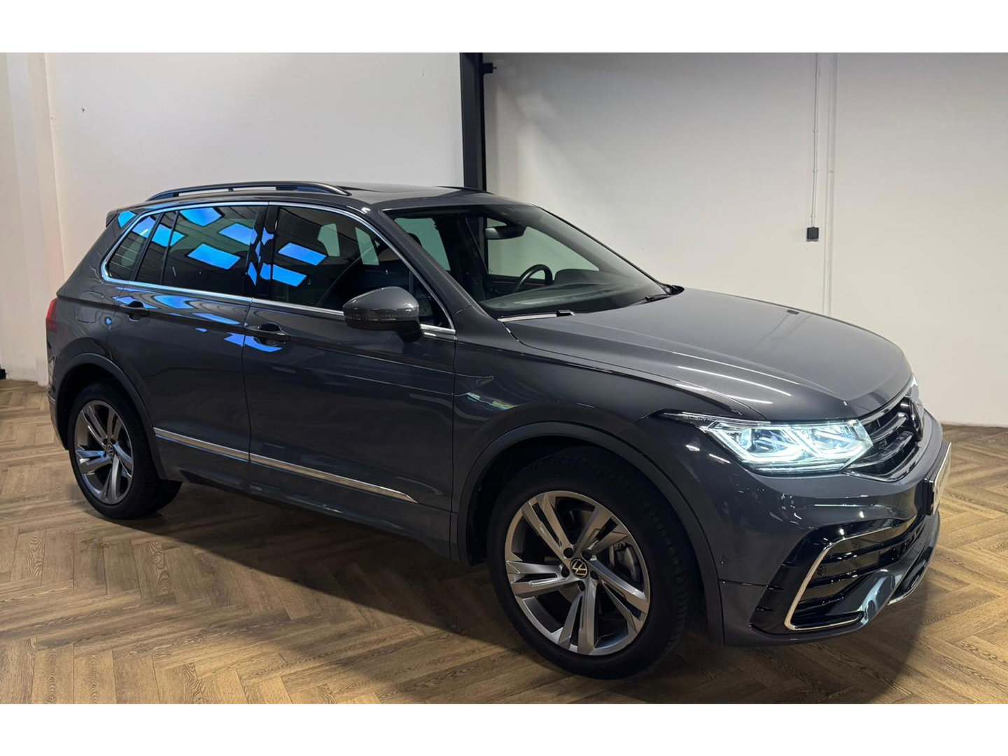 Volkswagen Tiguan 1.4 TSI eHybrid R-Line Business+ PANO KEYLESS CAM