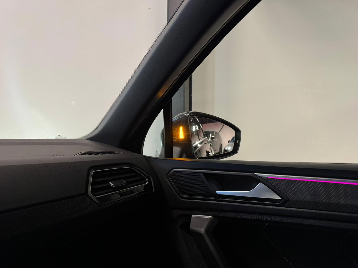 Volkswagen Tiguan 1.4 TSI eHybrid R-Line Business+ PANO KEYLESS CAM