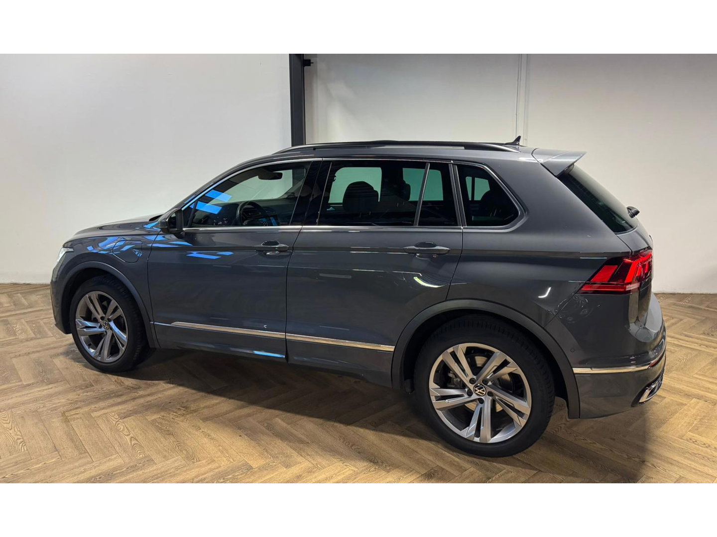 Volkswagen Tiguan 1.4 TSI eHybrid R-Line Business+ PANO KEYLESS CAM