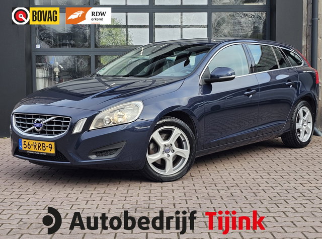 Volvo V60 - 1.6 T3 Momentum | Navi | Trekhaak | All-seasons | PDC | Cruise | Getint glas |