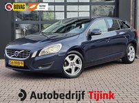 Volvo V60 - 1.6 T3 Momentum | Navi | Trekhaak | All-seasons | PDC | Cruise | Getint glas |