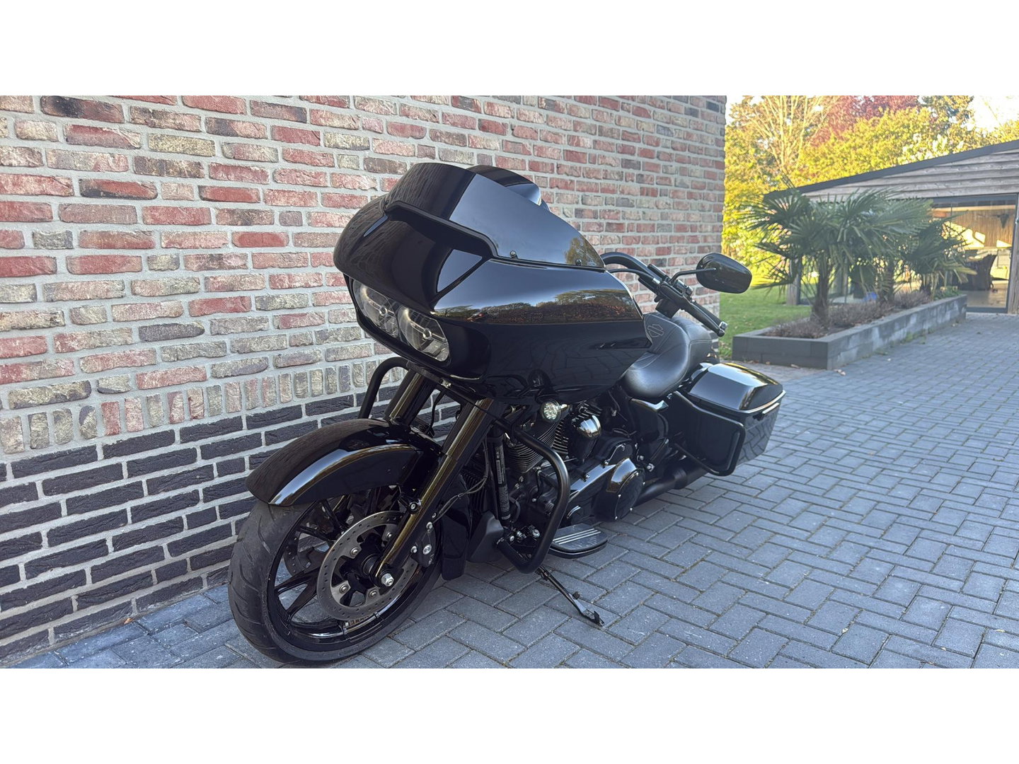 Harley Davidson 114 FLTRX Road Glide CVO Black Out 