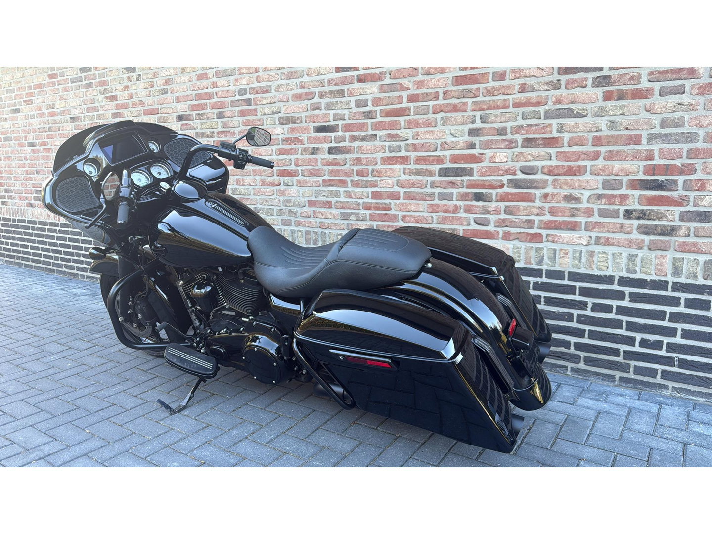 Harley Davidson 114 FLTRX Road Glide CVO Black Out 