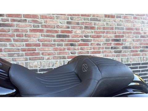 Harley Davidson 114 FLTRX Road Glide CVO Black Out 