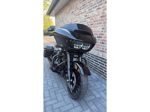 Harley Davidson 114 FLTRX Road Glide CVO Black Out 