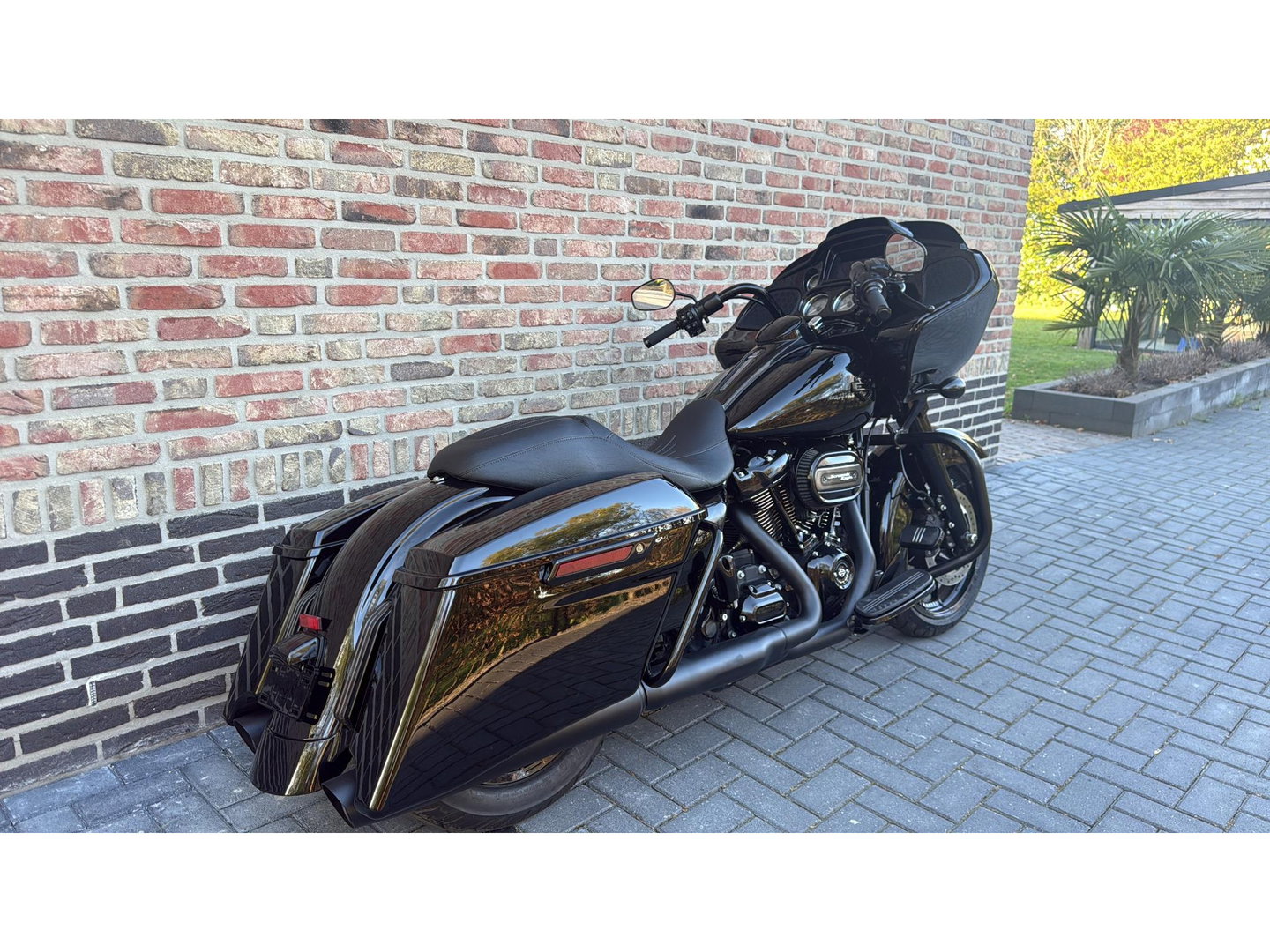 Harley Davidson 114 FLTRX Road Glide CVO Black Out 
