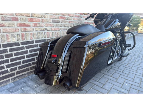Harley Davidson 114 FLTRX Road Glide CVO Black Out 