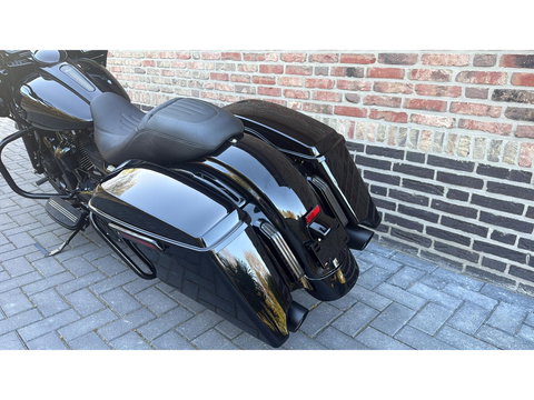 Harley Davidson 114 FLTRX Road Glide CVO Black Out 