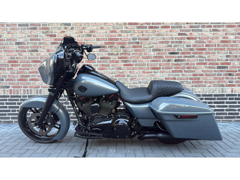 Harley Davidson 103 FLHXS Street Glide Special CVO Black-Out