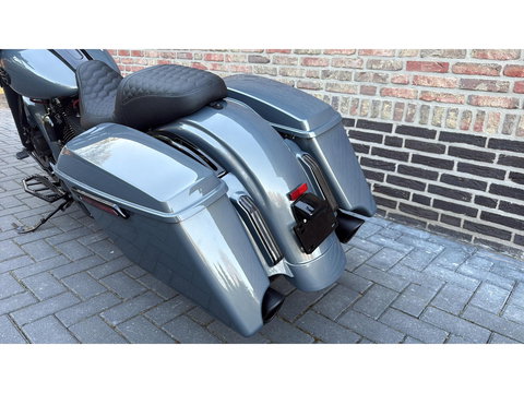 Harley Davidson 103 FLHXS Street Glide Special CVO Black-Out