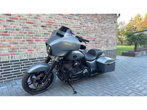 Harley Davidson 103 FLHXS Street Glide Special CVO Black-Out