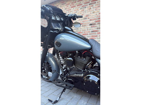 Harley Davidson 103 FLHXS Street Glide Special CVO Black-Out
