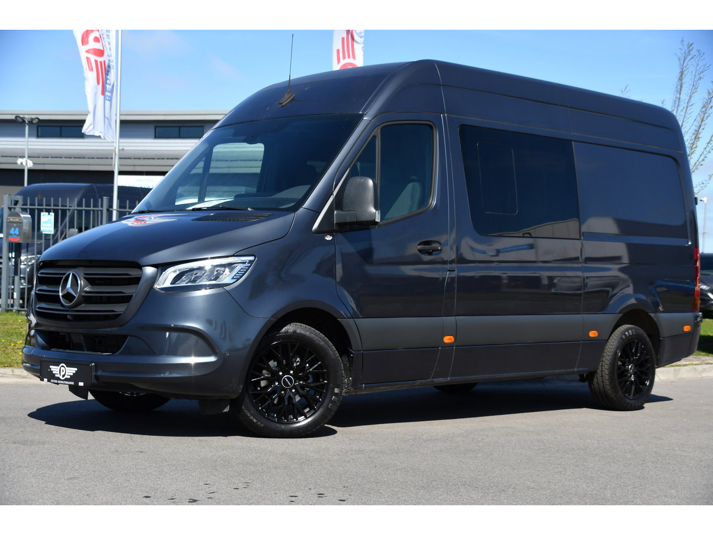Mercedes-Benz Sprinter 319 V6 3.0 CDI L2H2 DC PB Edition Cruise, 360 Camera, Carplay, LED, 190pk, Virtual, Geveerde stoel, NAVI, Automaat, Uniek!