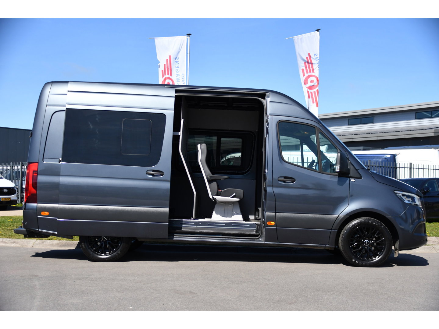Mercedes-Benz Sprinter 319 V6 3.0 CDI L2H2 DC PB Edition Cruise, 360 Camera, Carplay, LED, 190pk, Virtual, Geveerde stoel, NAVI, Automaat, Uniek!