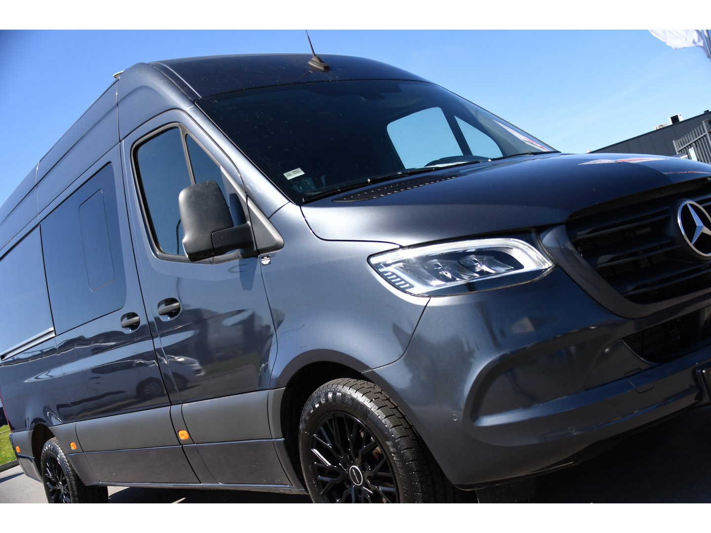 Mercedes-Benz Sprinter 319 V6 3.0 CDI L2H2 DC PB Edition Cruise, 360 Camera, Carplay, LED, 190pk, Virtual, Geveerde stoel, NAVI, Automaat, Uniek!