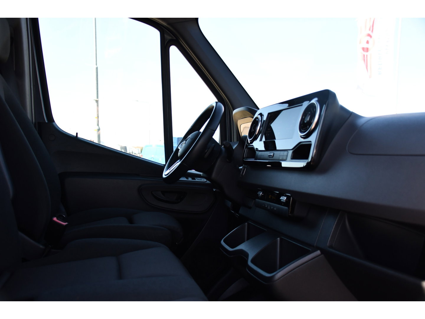 Mercedes-Benz Sprinter 319 V6 3.0 CDI L2H2 DC PB Edition Cruise, 360 Camera, Carplay, LED, 190pk, Virtual, Geveerde stoel, NAVI, Automaat, Uniek!