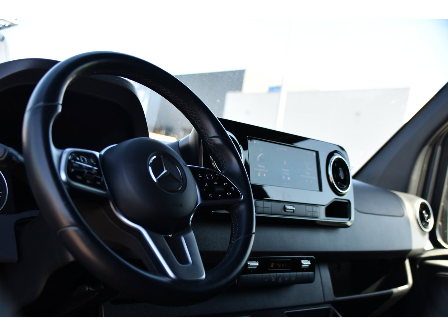 Mercedes-Benz Sprinter 319 V6 3.0 CDI L2H2 DC PB Edition Cruise, 360 Camera, Carplay, LED, 190pk, Virtual, Geveerde stoel, NAVI, Automaat, Uniek!
