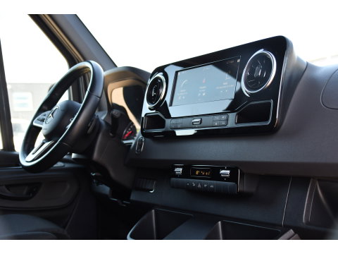 Mercedes-Benz Sprinter 319 V6 3.0 CDI L2H2 DC PB Edition Cruise, 360 Camera, Carplay, LED, 190pk, Virtual, Geveerde stoel, NAVI, Automaat, Uniek!