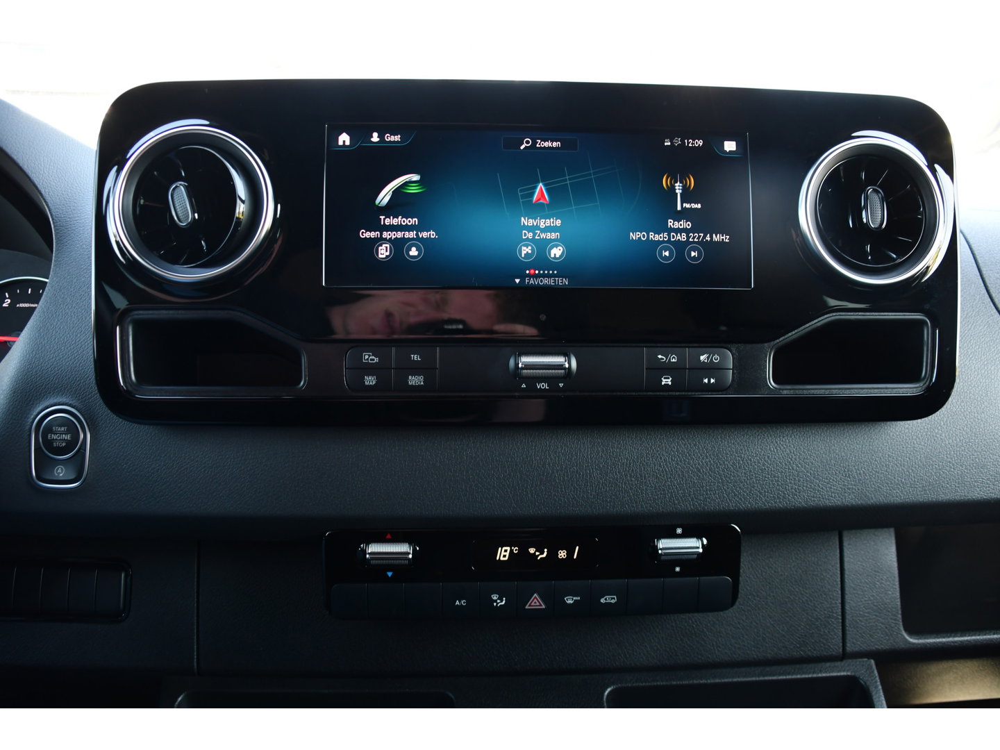 Mercedes-Benz Sprinter 319 V6 3.0 CDI L2H2 DC PB Edition Cruise, 360 Camera, Carplay, LED, 190pk, Virtual, Geveerde stoel, NAVI, Automaat, Uniek!
