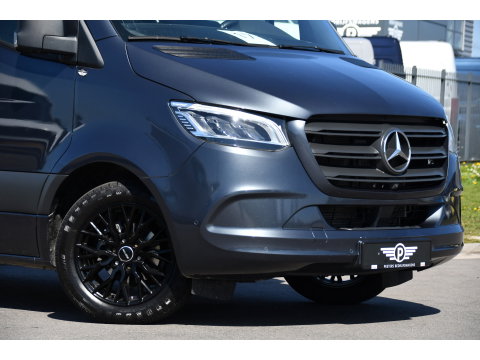 Mercedes-Benz Sprinter 319 V6 3.0 CDI L2H2 DC PB Edition Cruise, 360 Camera, Carplay, LED, 190pk, Virtual, Geveerde stoel, NAVI, Automaat, Uniek!