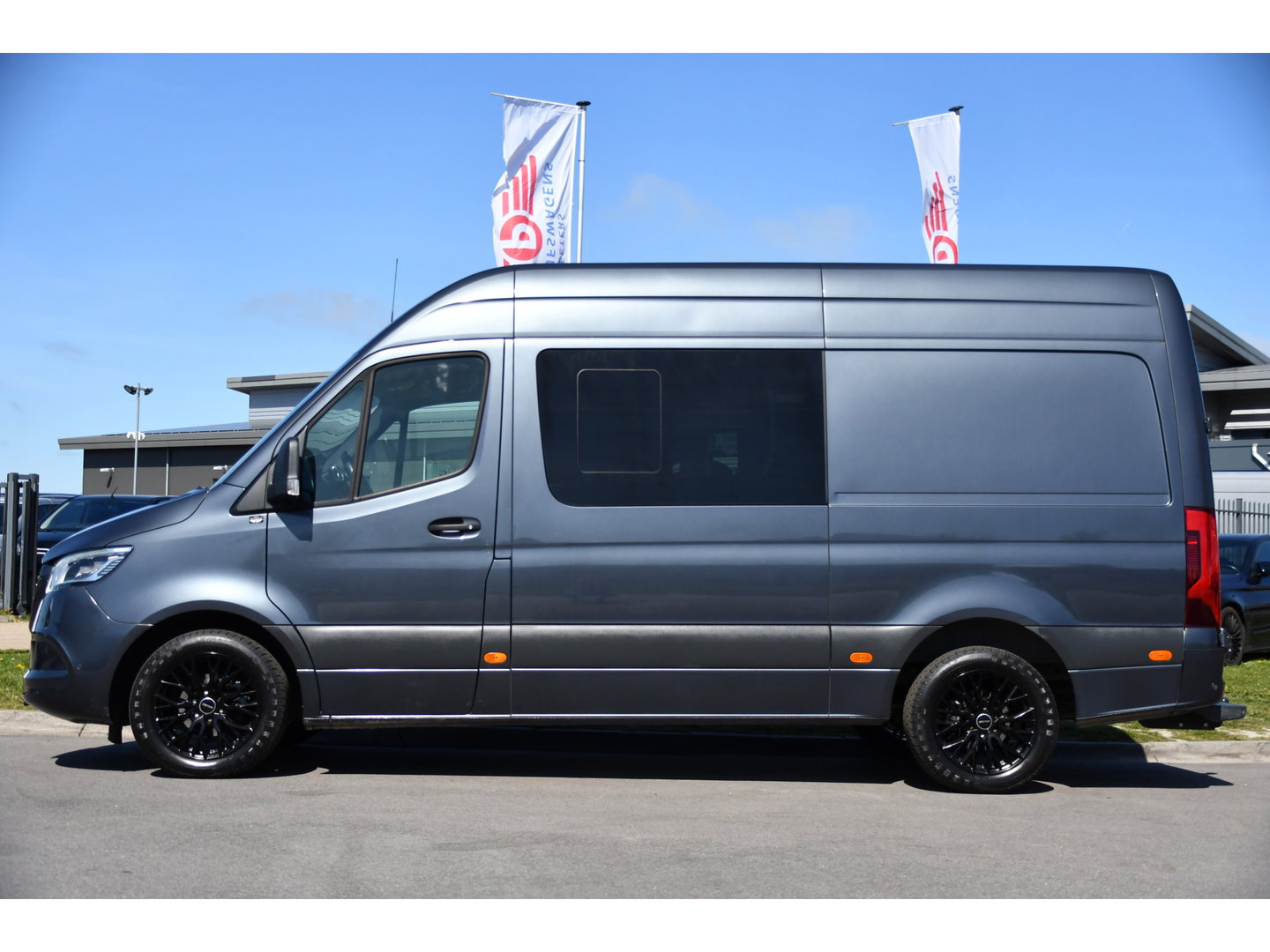 Mercedes-Benz Sprinter 319 V6 3.0 CDI L2H2 DC PB Edition Cruise, 360 Camera, Carplay, LED, 190pk, Virtual, Geveerde stoel, NAVI, Automaat, Uniek!
