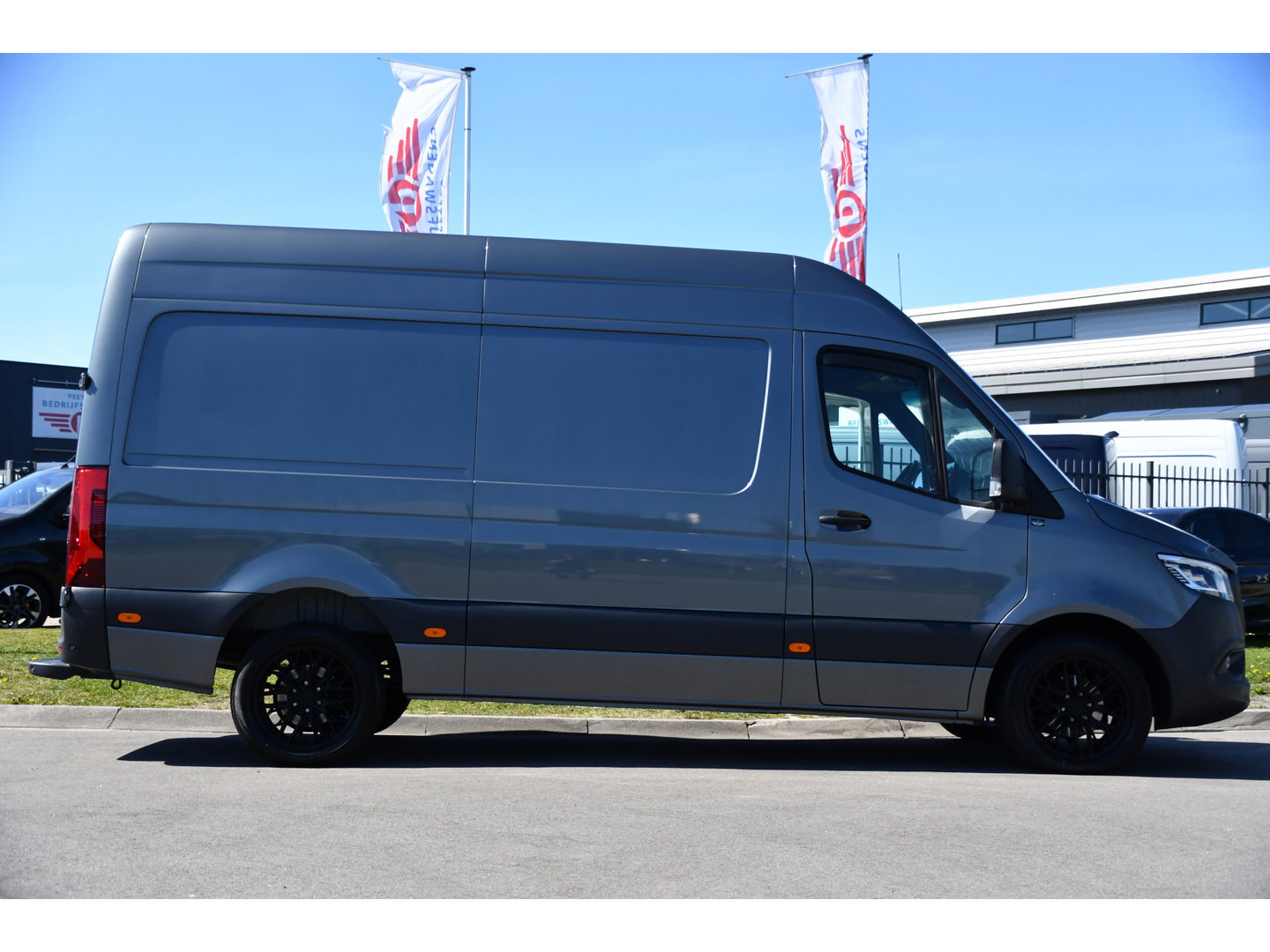 Mercedes-Benz Sprinter 319 V6 3.0 CDI L2H2 PB Edition MARGE! Adaptieve Cruise, Camera, Carplay, 190pk, LED, Stoelverwarming, Multimedia, Automaat, Uniek!