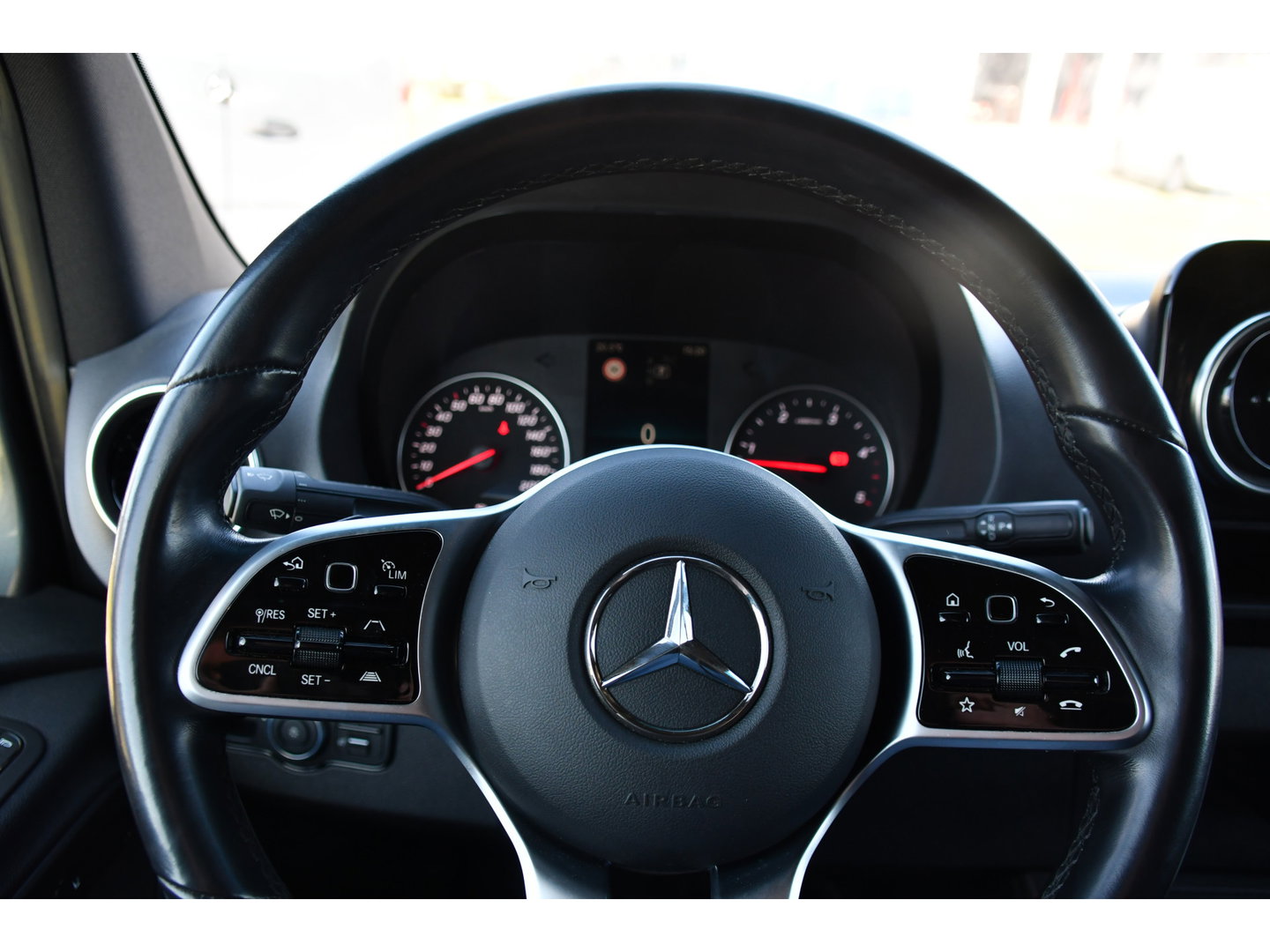 Mercedes-Benz Sprinter 319 V6 3.0 CDI L2H2 PB Edition MARGE! Adaptieve Cruise, Camera, Carplay, 190pk, LED, Stoelverwarming, Multimedia, Automaat, Uniek!