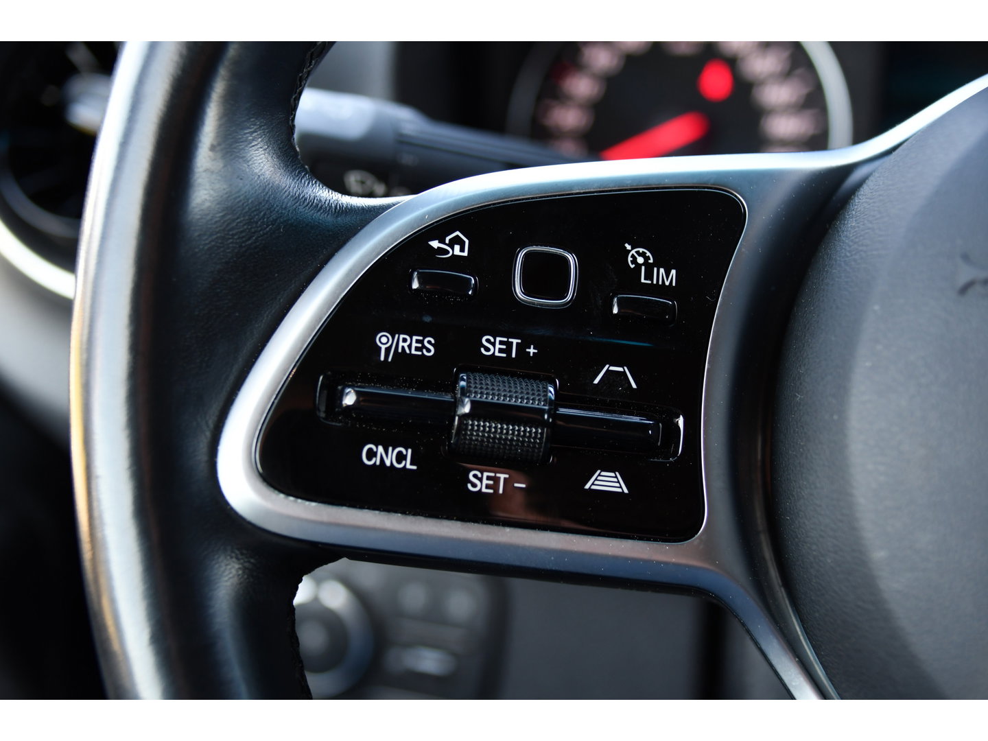 Mercedes-Benz Sprinter 319 V6 3.0 CDI L2H2 PB Edition MARGE! Adaptieve Cruise, Camera, Carplay, 190pk, LED, Stoelverwarming, Multimedia, Automaat, Uniek!