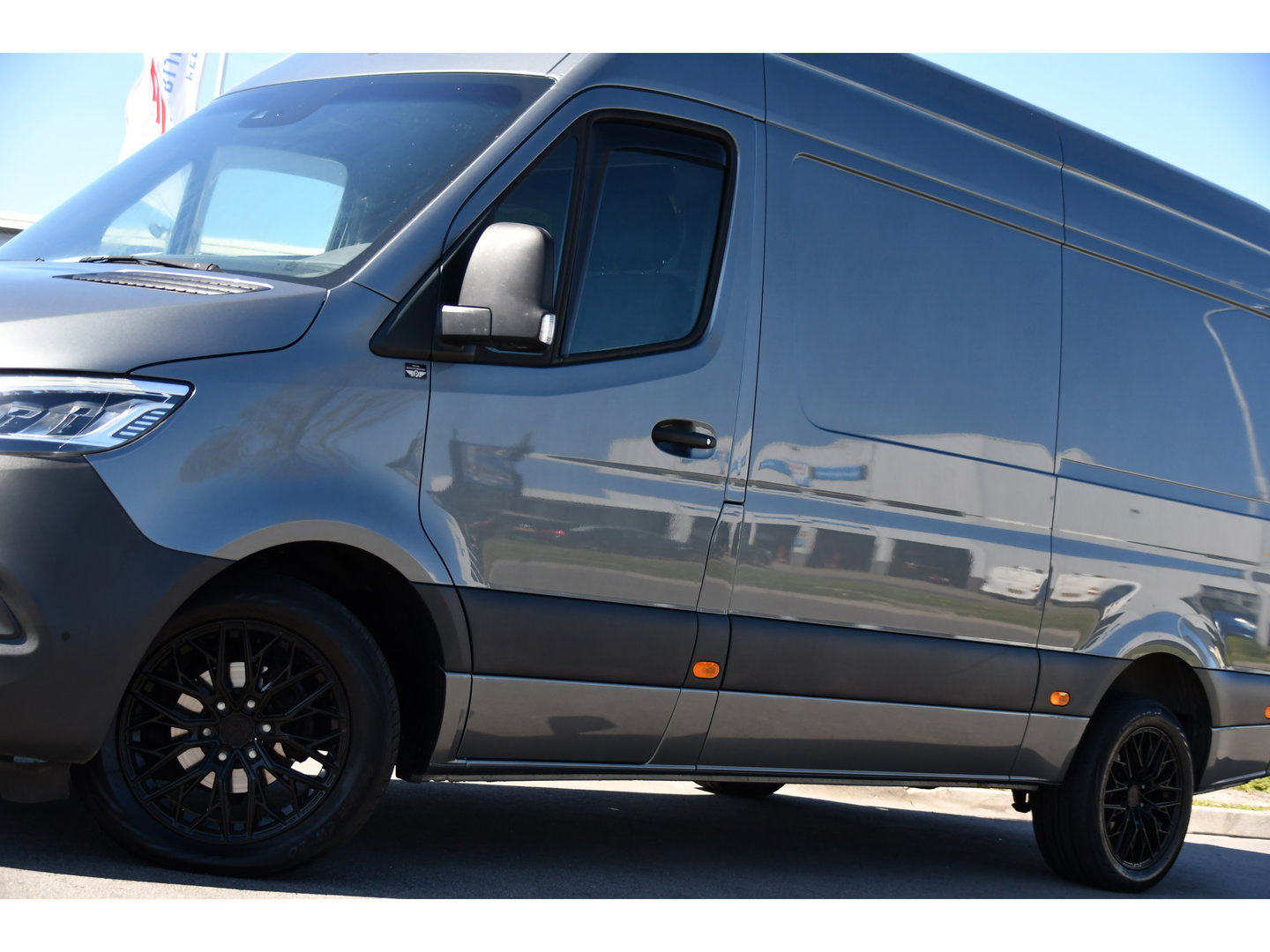 Mercedes-Benz Sprinter 319 V6 3.0 CDI L2H2 PB Edition MARGE! Adaptieve Cruise, Camera, Carplay, 190pk, LED, Stoelverwarming, Multimedia, Automaat, Uniek!