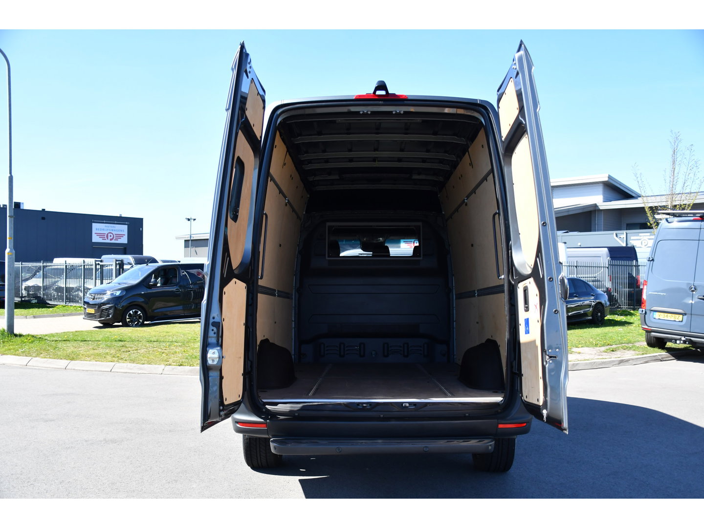 Mercedes-Benz Sprinter 319 V6 3.0 CDI L2H2 PB Edition MARGE! Adaptieve Cruise, Camera, Carplay, 190pk, LED, Stoelverwarming, Multimedia, Automaat, Uniek!