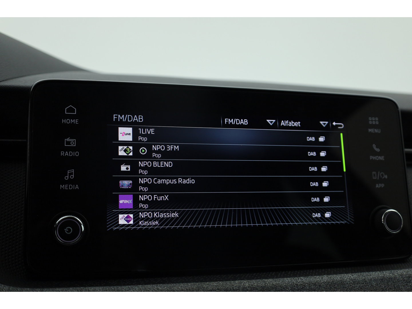 Škoda Kamiq 1.5 TSI ACT Sport 150pk | Digi. Cockpit | Camera | Stoelverw. | PDC | Apple CarPlay | All Seasons | 17'' | Cruise |