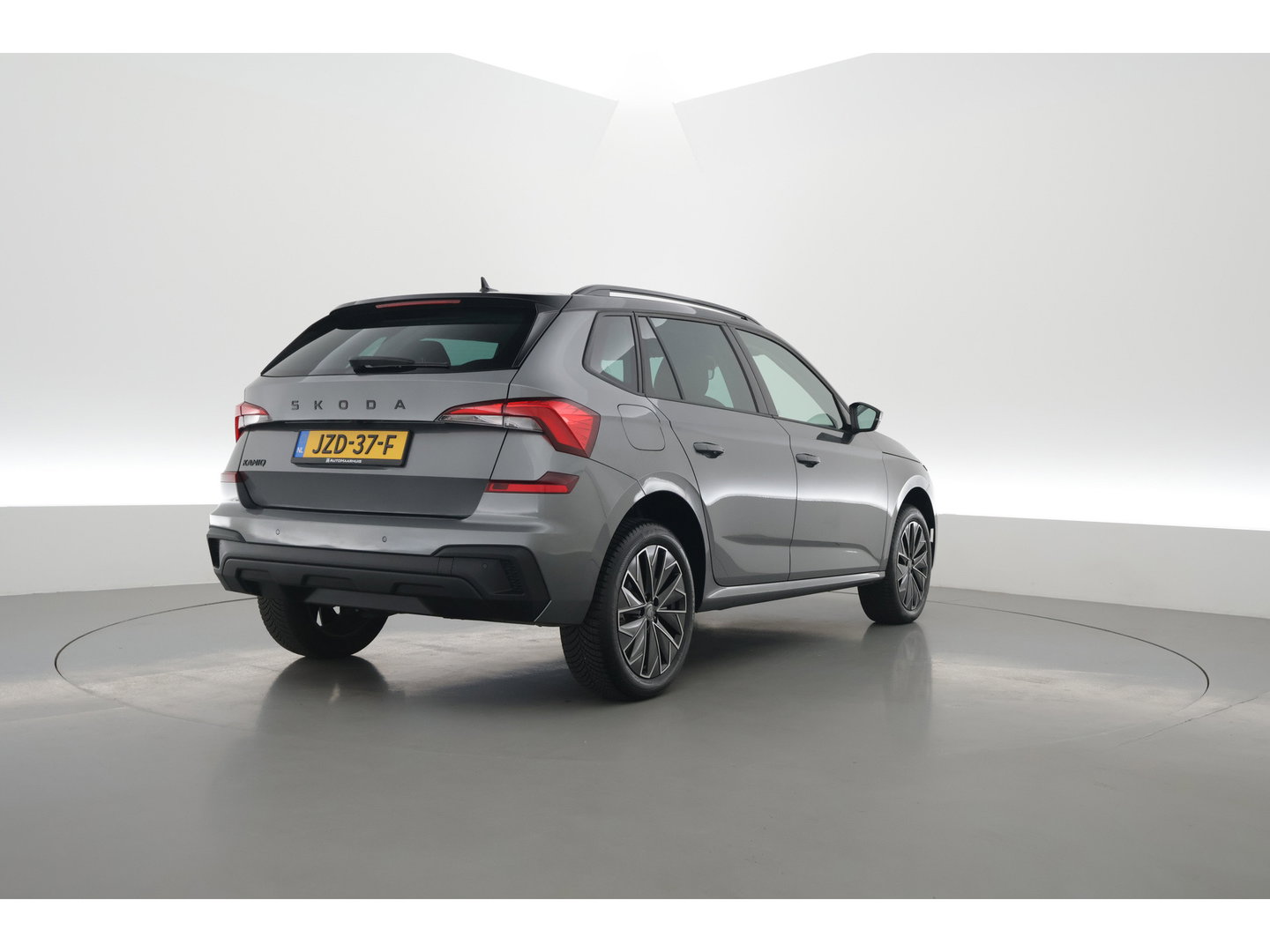 Škoda Kamiq 1.5 TSI ACT Sport 150pk | Digi. Cockpit | Camera | Stoelverw. | PDC | Apple CarPlay | All Seasons | 17'' | Cruise |