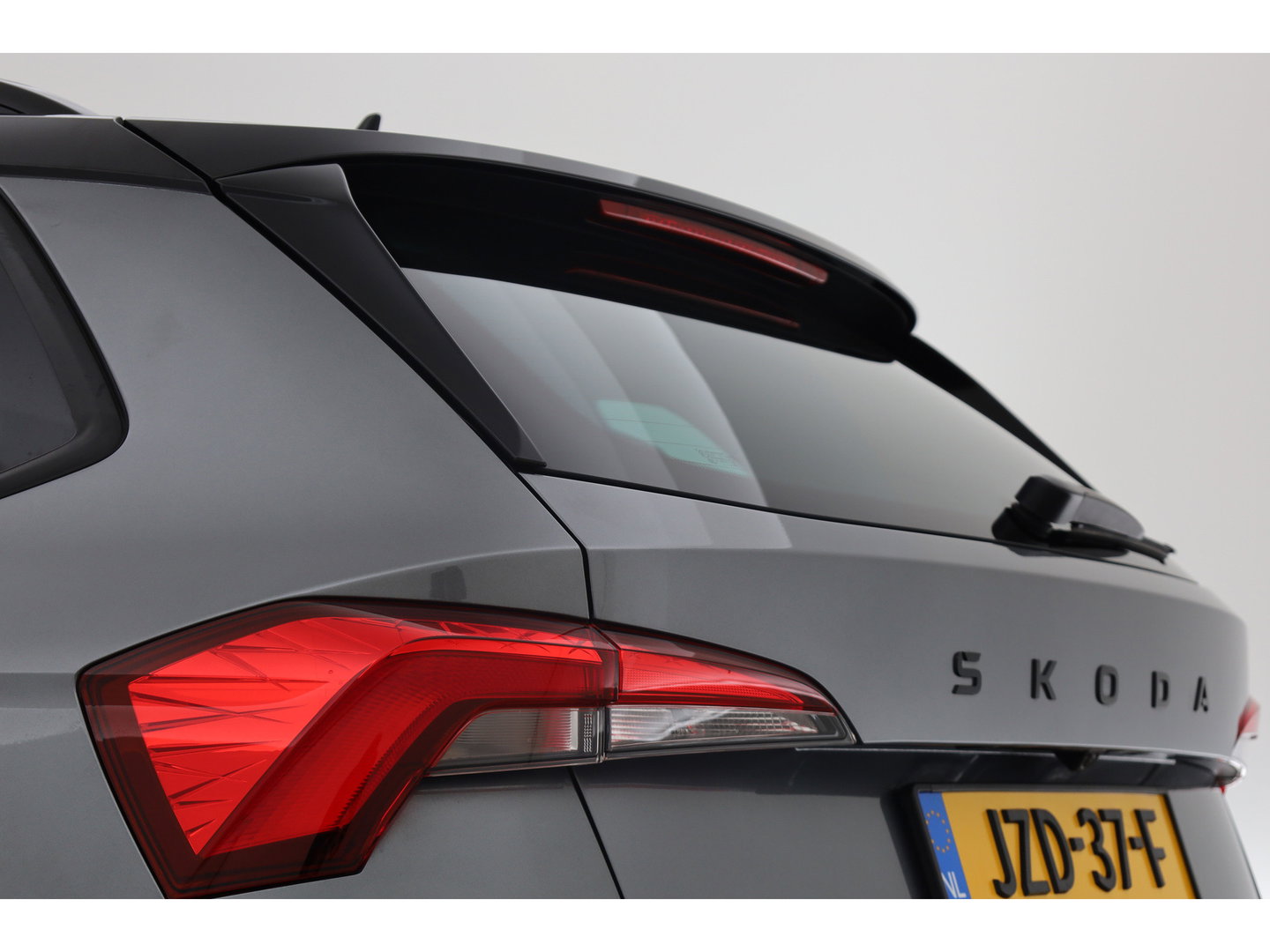 Škoda Kamiq 1.5 TSI ACT Sport 150pk | Digi. Cockpit | Camera | Stoelverw. | PDC | Apple CarPlay | All Seasons | 17'' | Cruise |