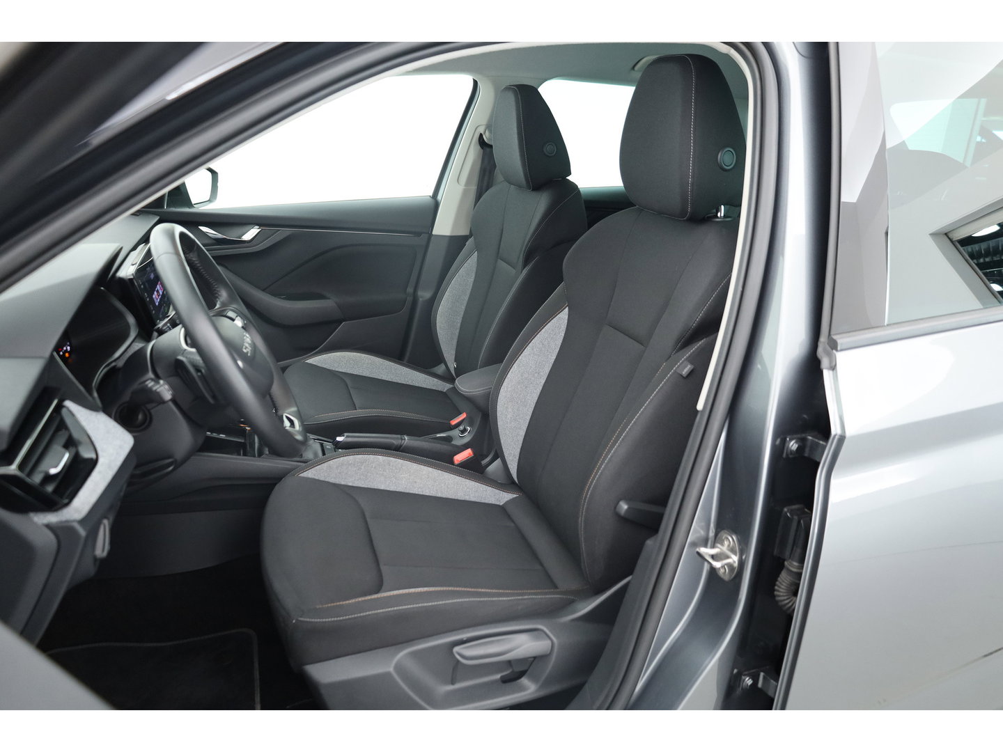 Škoda Kamiq 1.5 TSI ACT Sport 150pk | Digi. Cockpit | Camera | Stoelverw. | PDC | Apple CarPlay | All Seasons | 17'' | Cruise |