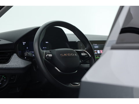 Škoda Kamiq 1.5 TSI ACT Sport 150pk | Digi. Cockpit | Camera | Stoelverw. | PDC | Apple CarPlay | All Seasons | 17'' | Cruise |