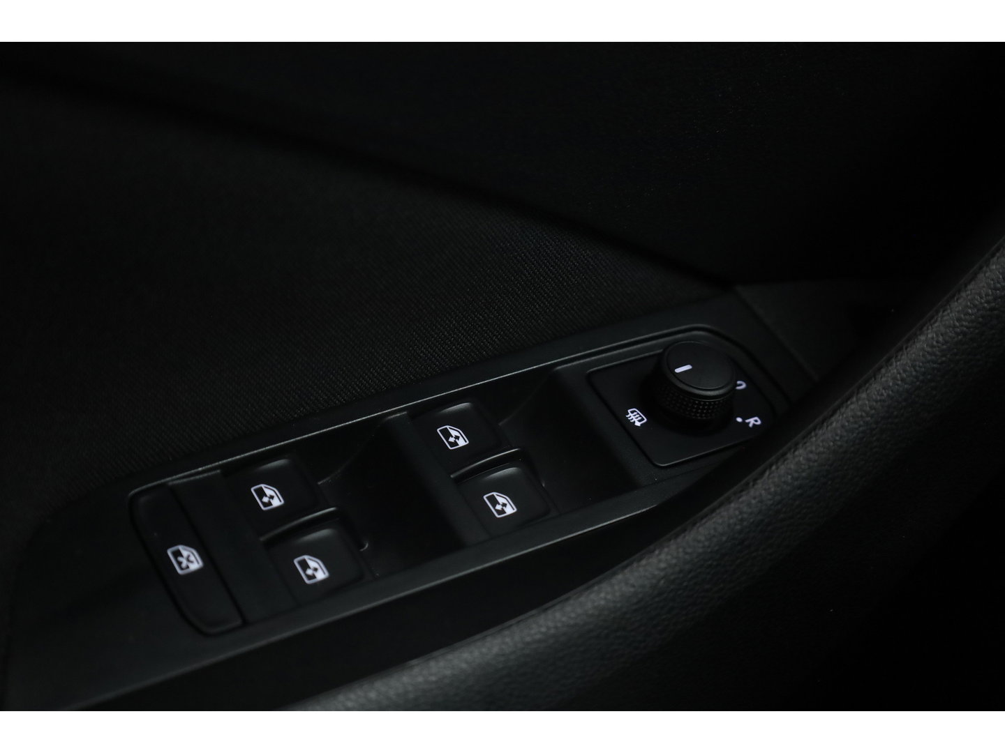 Škoda Kamiq 1.5 TSI ACT Sport 150pk | Digi. Cockpit | Camera | Stoelverw. | PDC | Apple CarPlay | All Seasons | 17'' | Cruise |