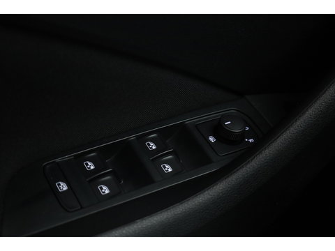 Škoda Kamiq 1.5 TSI ACT Sport 150pk | Digi. Cockpit | Camera | Stoelverw. | PDC | Apple CarPlay | All Seasons | 17'' | Cruise |