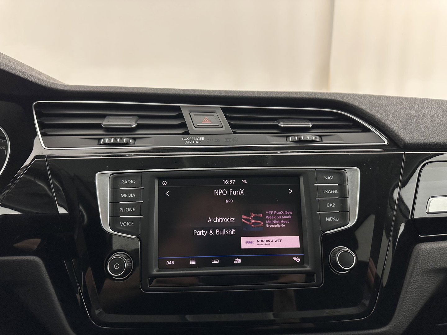 Volkswagen Touran 1.2 TSI Connected Series *NAVI-FULLMAP | HEATED-COMFORTSEATS | PRIVACY-GLASS | DAB | ECC | PDC | CRUISE | 16''ALU*