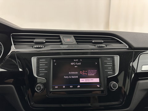 Volkswagen Touran 1.2 TSI Connected Series *NAVI-FULLMAP | HEATED-COMFORTSEATS | PRIVACY-GLASS | DAB | ECC | PDC | CRUISE | 16''ALU*