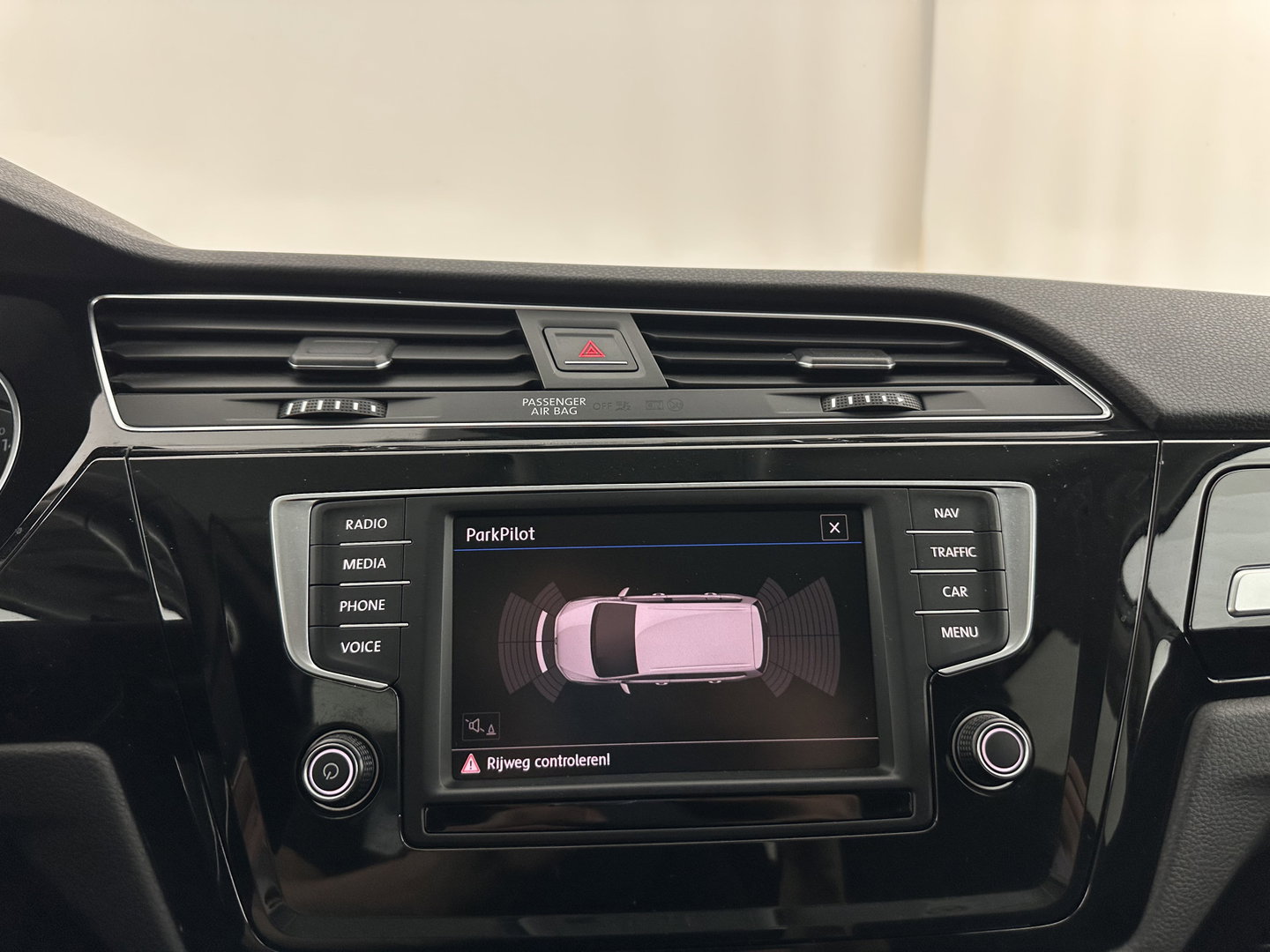 Volkswagen Touran 1.2 TSI Connected Series *NAVI-FULLMAP | HEATED-COMFORTSEATS | PRIVACY-GLASS | DAB | ECC | PDC | CRUISE | 16''ALU*