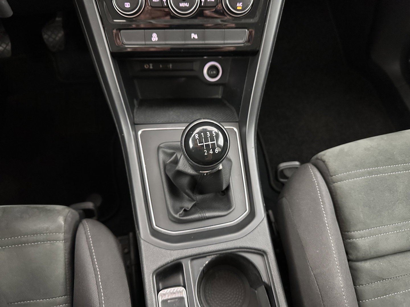 Volkswagen Touran 1.2 TSI Connected Series *NAVI-FULLMAP | HEATED-COMFORTSEATS | PRIVACY-GLASS | DAB | ECC | PDC | CRUISE | 16''ALU*